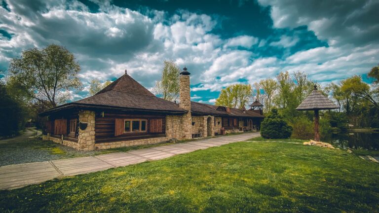 5ec67ad1fe35e2ec90b3a800_IMG_5925-1600