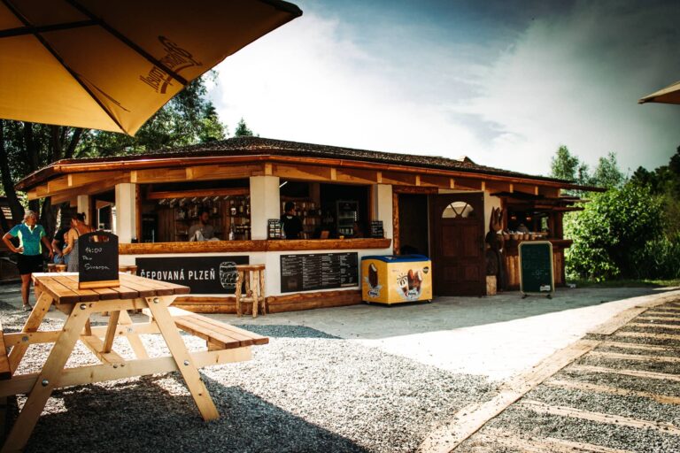 60d45eca74d4011f096931dd_resort-svet-prostredi-bistro-ranc-minigolf-uzice-xl (1)