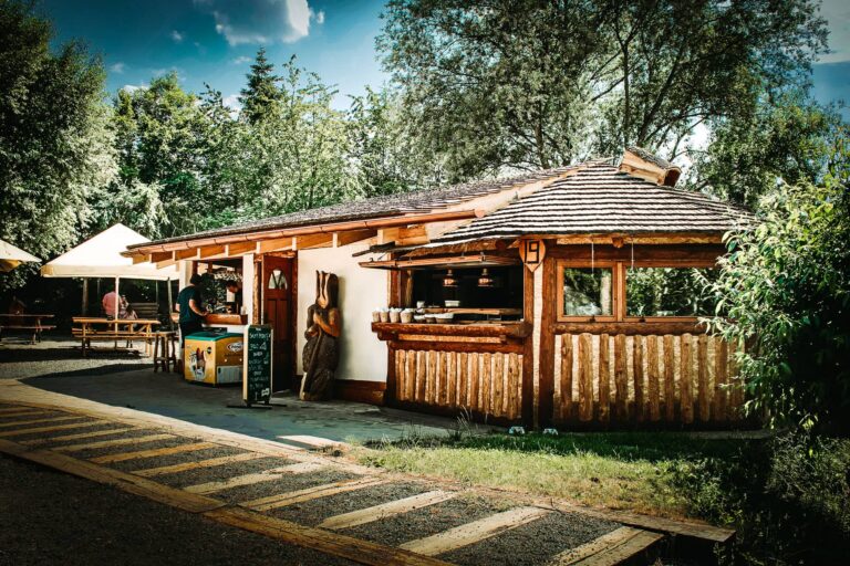 60d45ed1f923a745eaf649b8_resort-svet-prostredi-bistro-ranc-minigolf-uzice-xl (22)