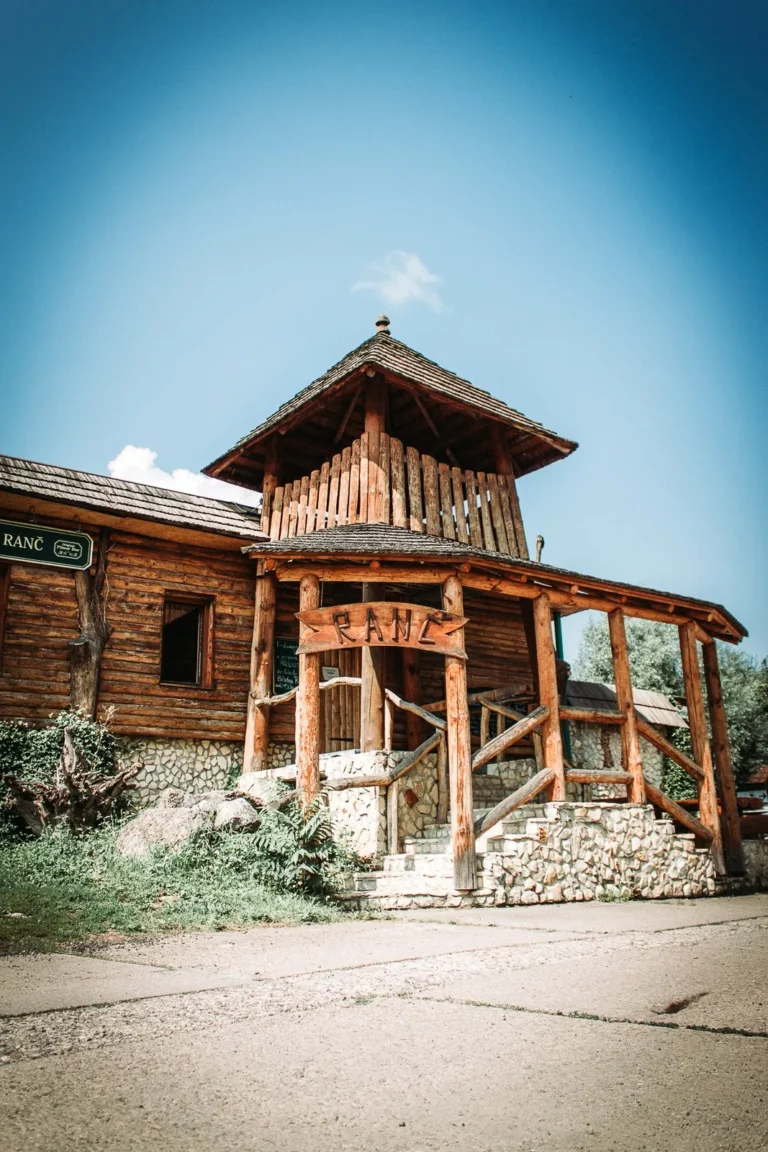 6152101093f8ccc188591bc7_ubytovani-sm-84