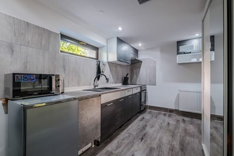 7e0b83_07a921d0abaf497eae26333b0e643980~mv2