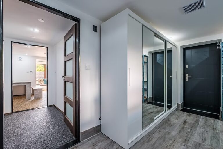 7e0b83_3315c5a9a06e42f1a108a96986947591~mv2