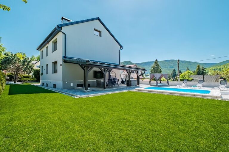 7e0b83_546ce37ef0c94eae995169126ac72ab6~mv2