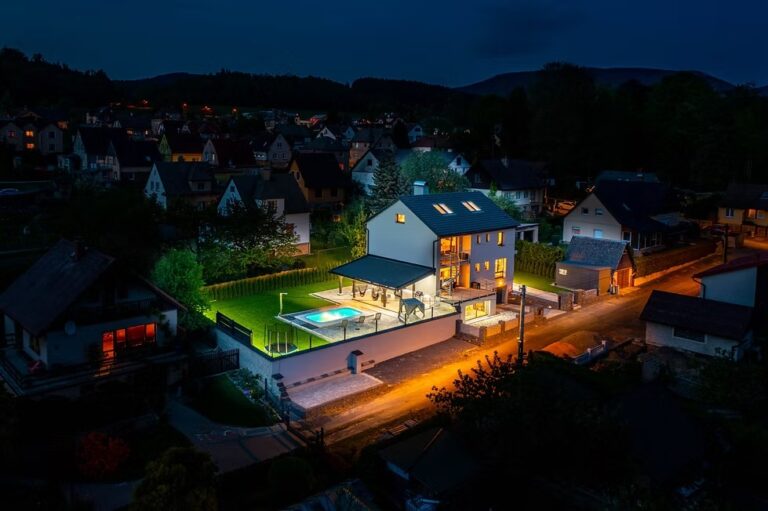 7e0b83_c95d3541166649bf8a3346507b5a0d0c~mv2