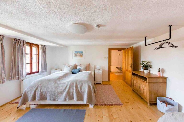 83ee2e35-b97e-47ac-91a0-9fa7b0a134be