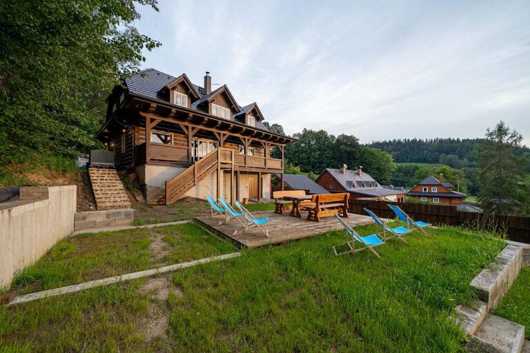 wellness-roubenka-na-vyhlidce-pohled-ze-zahrady-1-77e4-d3c3-942048-w1200