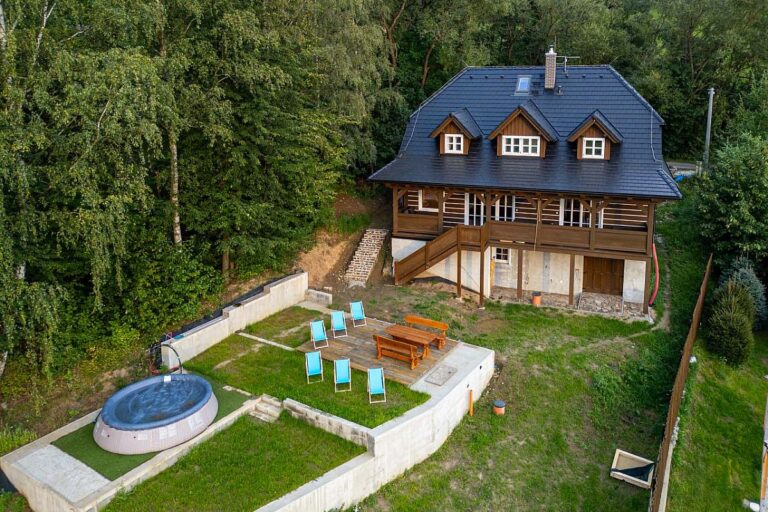 wellness-roubenka-na-vyhlidce-pohled-ze-zahrady-4554-797d-942052-w1200