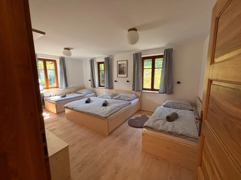 81BB4AA1-2CBA-4B35-879B-D8A25EBBBAB0