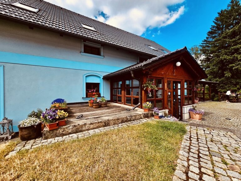 D77BBBF9-B538-4E65-831B-96DB88D0EA98_1_105_c