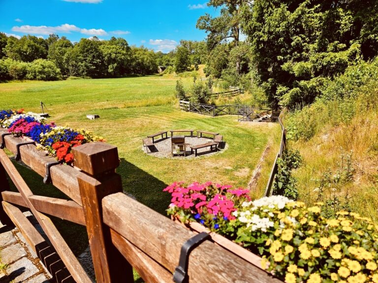 EDE1502E-3EC9-4E79-8941-20F0AC702E2A_1_105_c